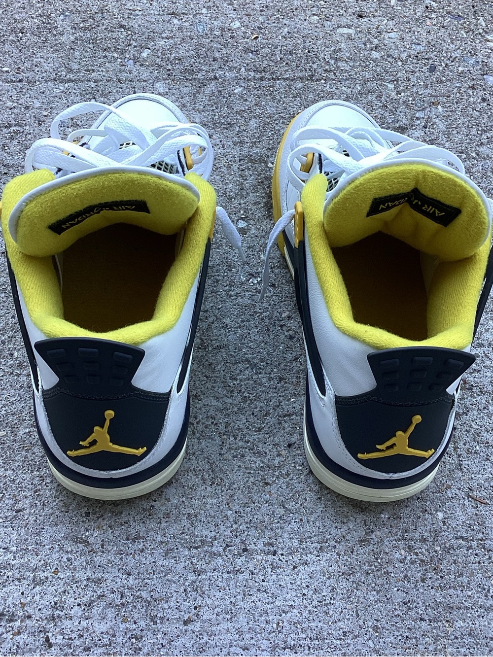Air Jordan 4 WMNS "Vivid Sulfur" - Picture 2 of 5